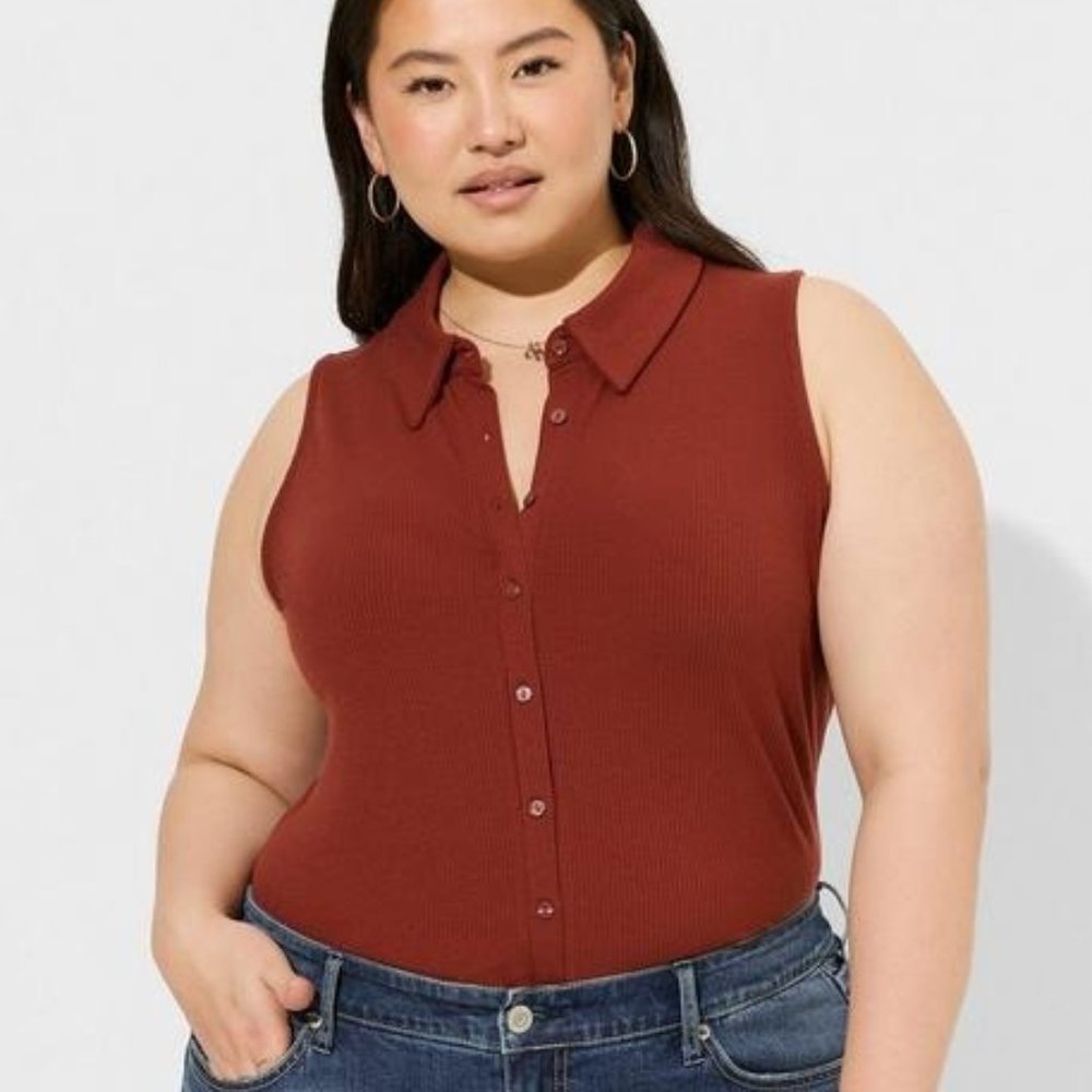 NWT - Torrid Burgundy Fitted Super Soft Rib V-Neck Collared Button-Up Crop Tank